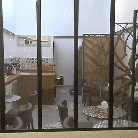 Center فندق 2*